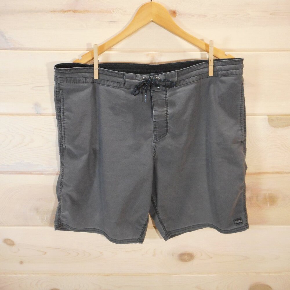 Billabong Men’s size 36 Board Shorts Gray Pockets Beach Swim